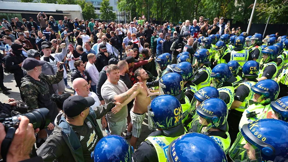 Gran Bretagna. Disordini dopo la strage di Southport, Starmer intende accelerare la giustizia