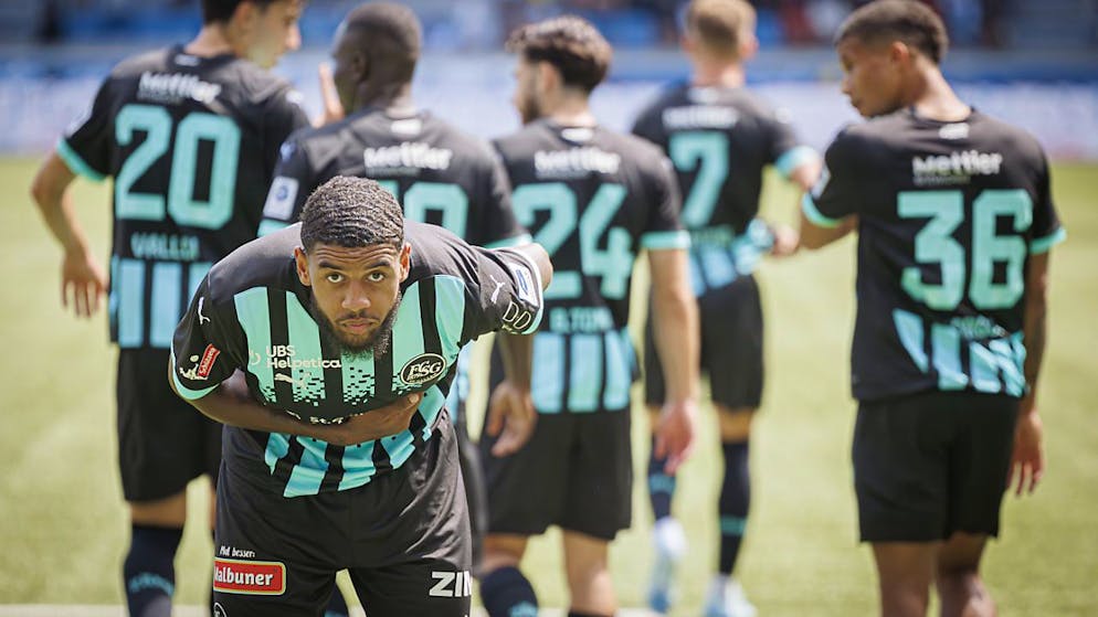 Willem Geubbels verbeugt sich nach seinem Treffer gegen Lausanne-Sport