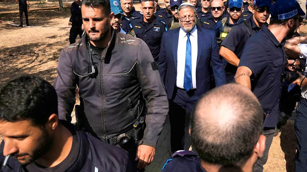 Israel's far-right police minister Itamar Ben-Gvir (center) arrives at the scene of the knife attack. Photo: Mahmoud Illean/AP/dpa