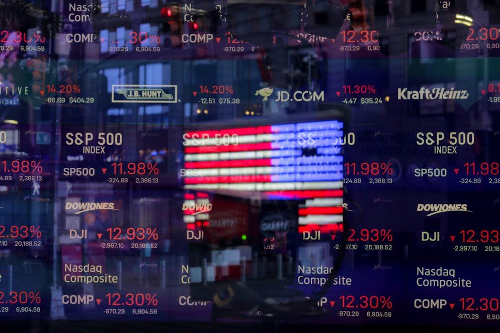 Die Börsen weltweit schreiben in diesen Tagen nur tiefrote Zahlen. (Archivbild)