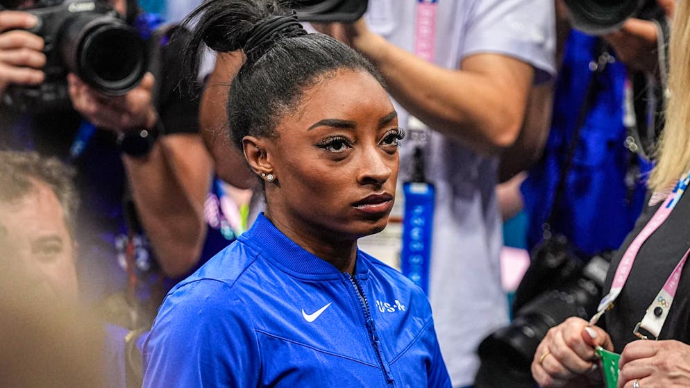 Simone Biles ist nach ihrem Auftritt sichtlich enttäuscht.