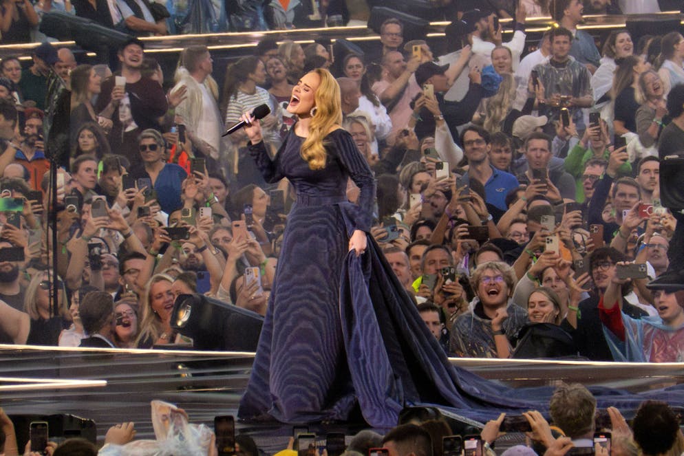 Am 2. August eröffnete Adele auf der eigens für sie errichteten Bühne ihre München-Konzertreihe. 