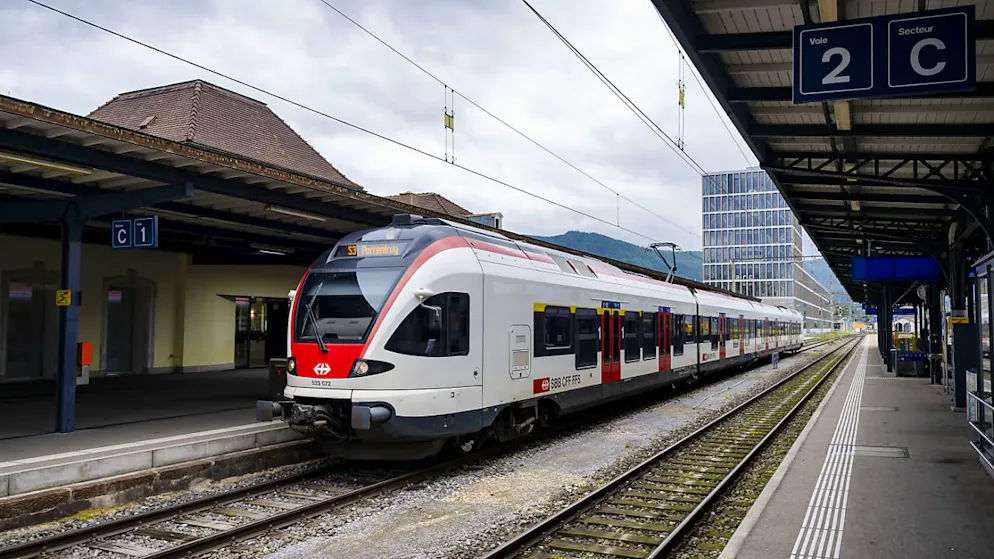 Am Bahnhof Grenchen Nord soll am Sonntag ein Mann auf die Gleise gestossen worden sein.
