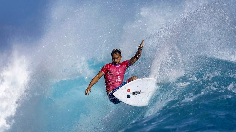 Franzose Vaast mit Wellenritt nahe der Perfektion zu Olympia-Gold - Gallery. Der 22-jährige Franzose Kauli Vaast wuchs in Teahupo'o auf, wo er sich nun souverän Olympia-Gold sicherte