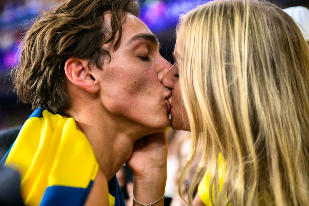 Armand Duplantis snogs his girlfriend Desiré Inglander.
