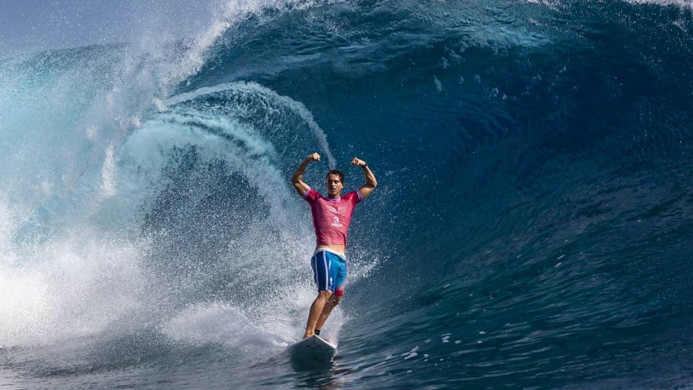 Surfen. Franzose Vaast mit Wellenritt nahe der Perfektion zu Olympia-Gold
