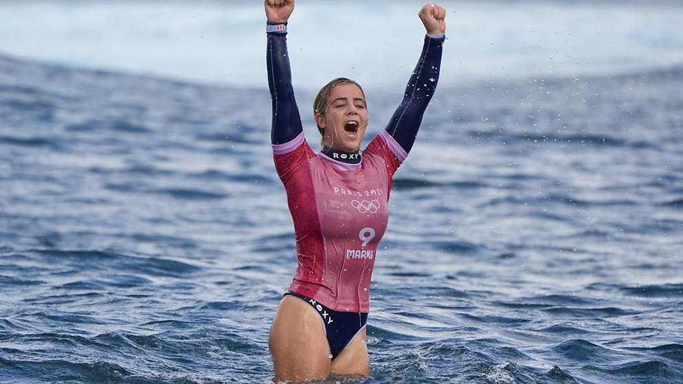 Franzose Vaast mit Wellenritt nahe der Perfektion zu Olympia-Gold - Gallery. Caroline Marks aus den USA gewann die Goldmedaille bei den Frauen