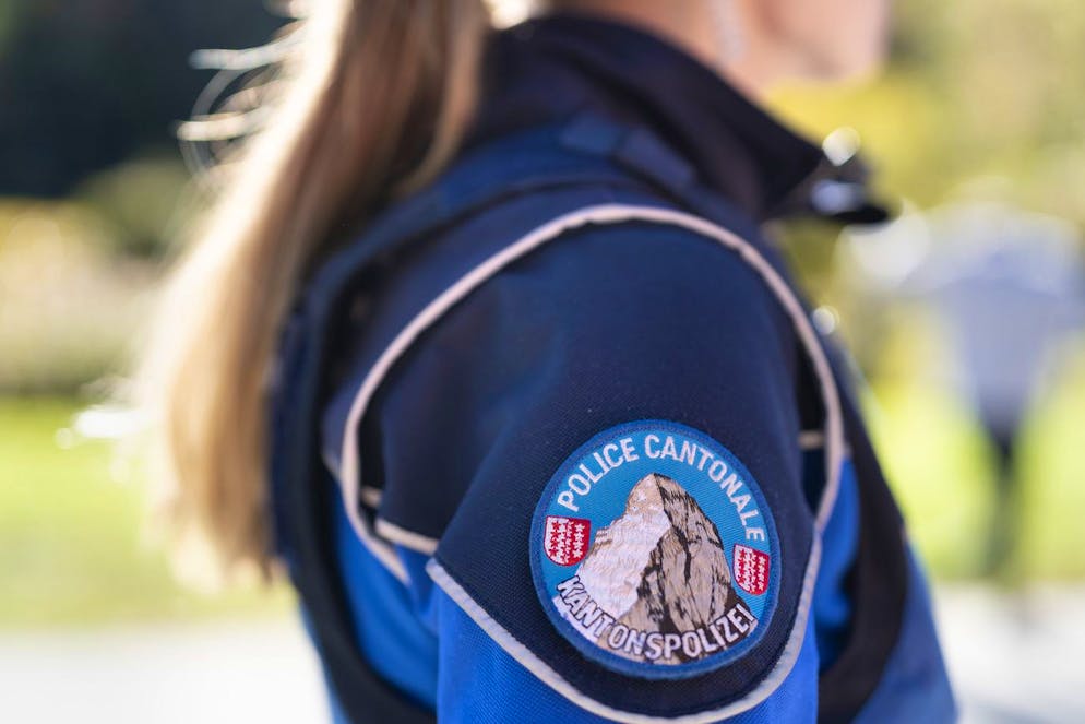 L'homme a chuté dans un talus herbeux, précise la police valaisanne. (image d'illustration)