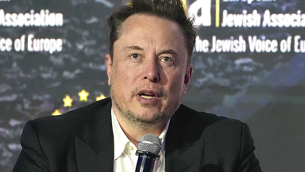 Regierung schiesst zurück. Elon Musk heizt Konflikt in Grossbritannien an