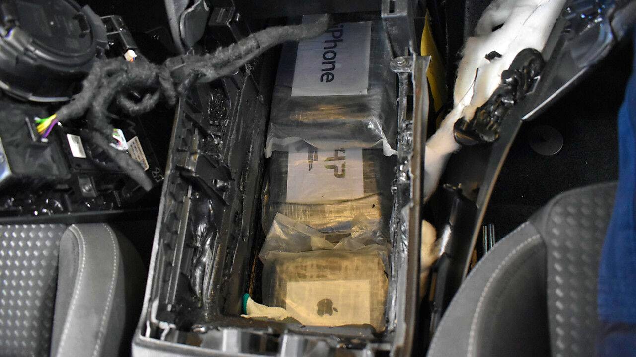 Drogenschmuggel. Zöllner entdecken in Widnau SG 13 Kilogramm Kokain und Heroin