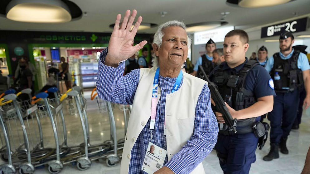Muhammad Yunus a embarqué mercredi à Paris pour un vol à destination de Dubaï, où il fera escale avant d'arriver au Bangladesh.