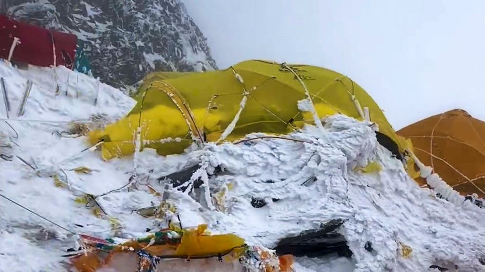 Nepalese mountaineer outraged. Mountains of garbage pile up on K2