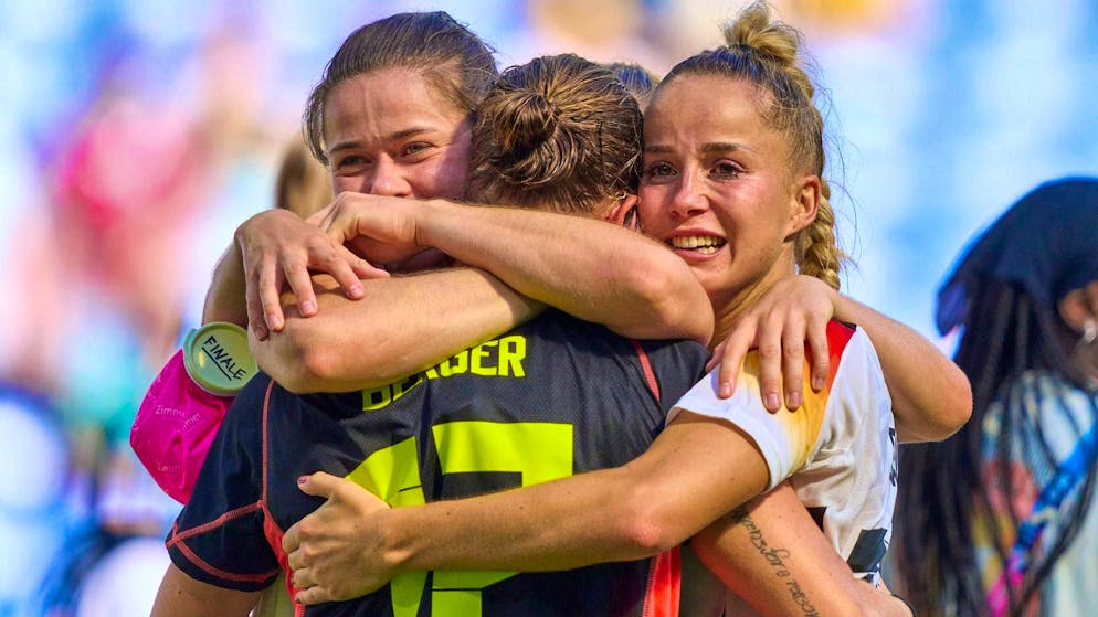 Giulia Gwinn (right) scores the only goal of the game in the bronze medal match.