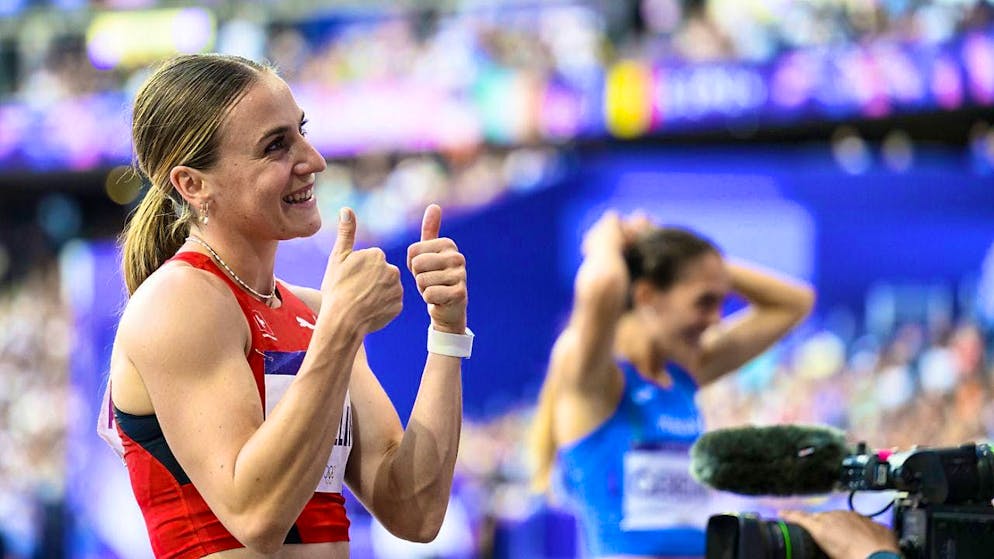 Different emotions in the Platz-4-WG - Gallery. Both thumbs up for 4th place: Annik Kälin is delighted