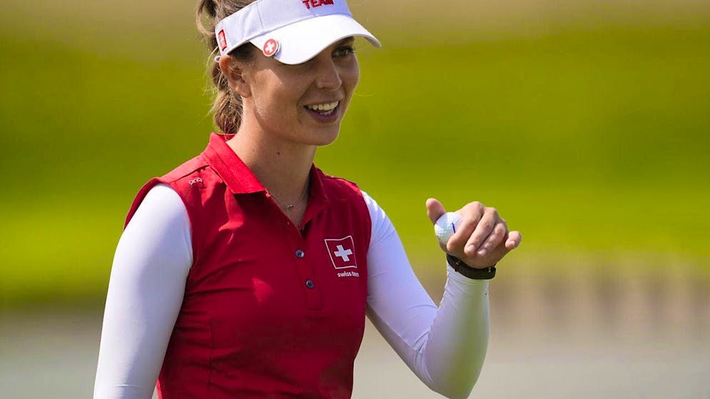 Morgane Métraux still on course for a medal - Gallery. After the eagle on the 18th hole, already her third eagle this week, Morgane Métraux has a good smile on her face