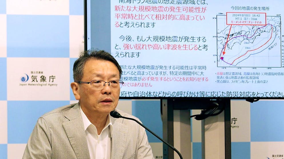 La probabilité que survienne un nouveau tremblement de terre puissant est plus élevée qu'en temps normal, mais cela n'indique pas qu'un séisme se produira avec certitude, ont indiqué des experts de la JMA.