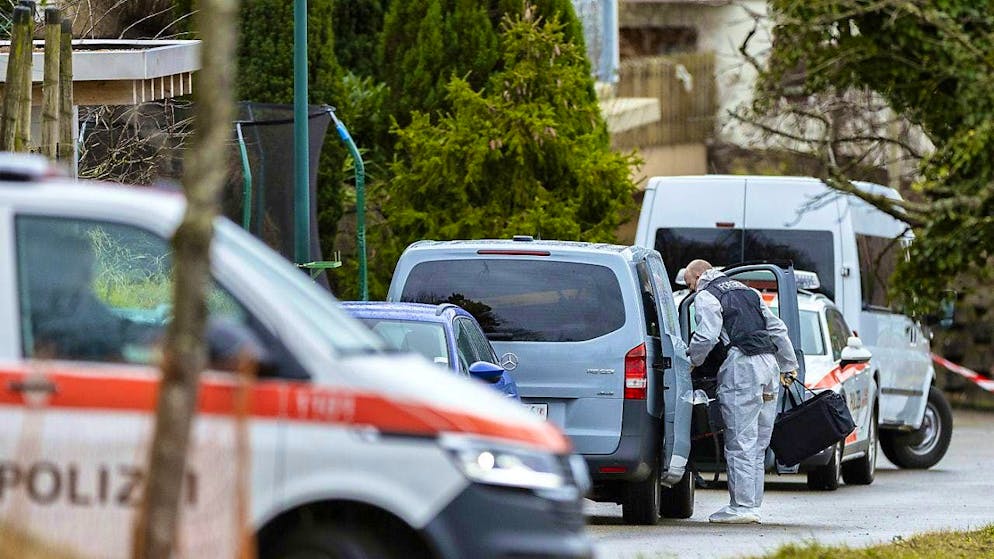 Emergency services at the crime scene in Lampenberg on December 28, 2021 after the homicide. (archive image)