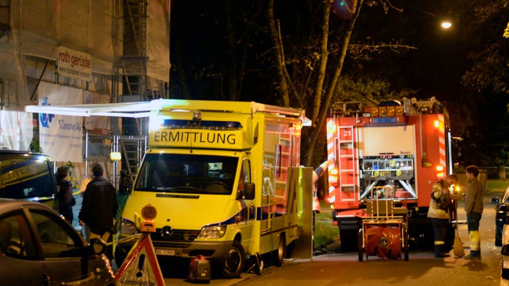 Uno scenario che si ripete: l'intervento degli inquirenti e delle forze dell'ordine nel 2014, quando nel quartiere di Breite a Basilea erano state assassinate due donne e un uomo era stato gravemente ferito. (foto d'archivio)