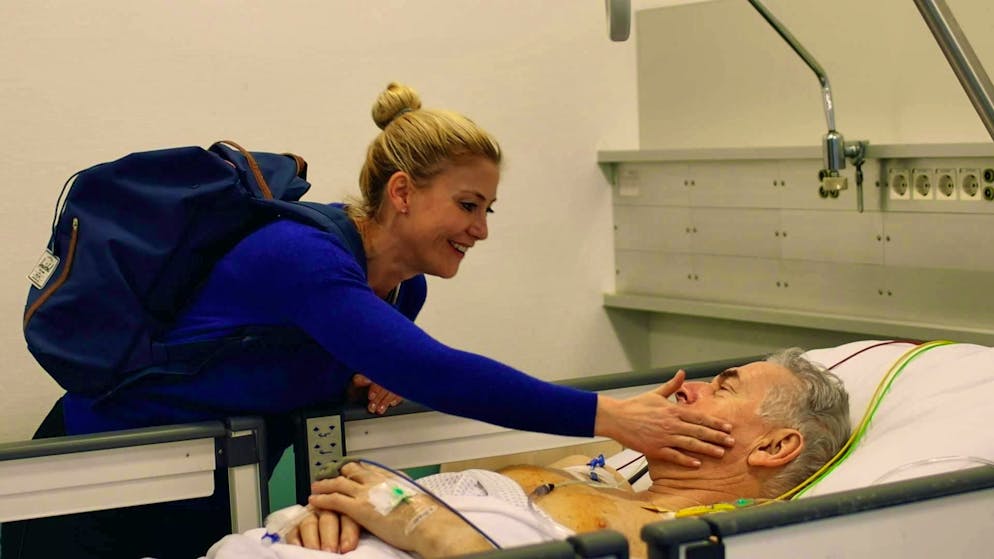 RTL reporter Pia Osterhaus accompanies her colleague Burkhard Kress before, during and after his gastrectomy.