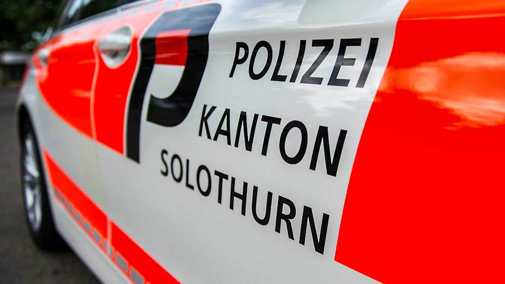 Die Kantonspolizei Solothurn hat am Samstagmorgen zwei mutmassliche Fahrzeug-Diebe gefasst. Zwei Jugendliche im Alter von 16 und 17 Jahren wurden vorläufig festgenommen. (Archivbild)