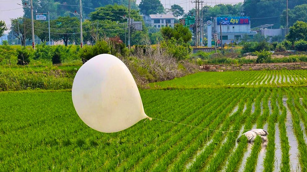 ARCHIVE - The North Korean military has once again sent garbage balloons across the border to South Korea. Photo: -/YNA/dpa