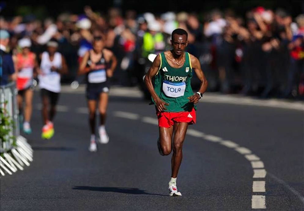 Tamirat Tola davanti a tutti.