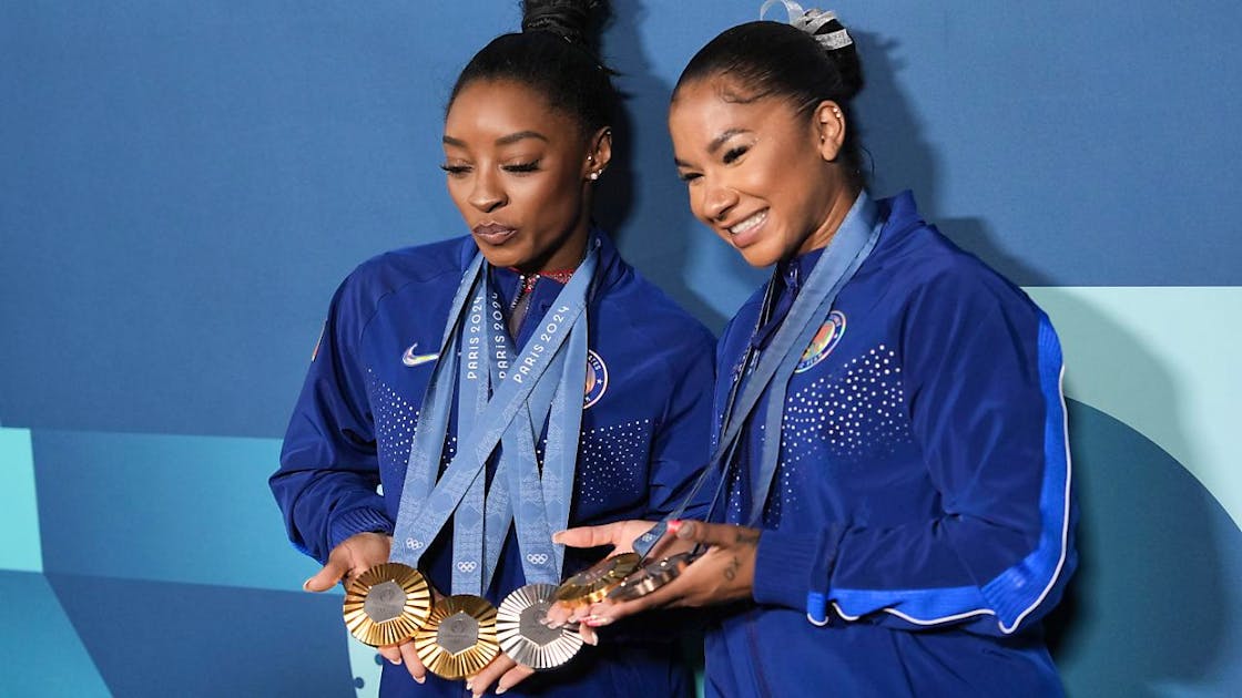 Floor gymnast Ana Barbosu receives Jordan Chile's bronze medal