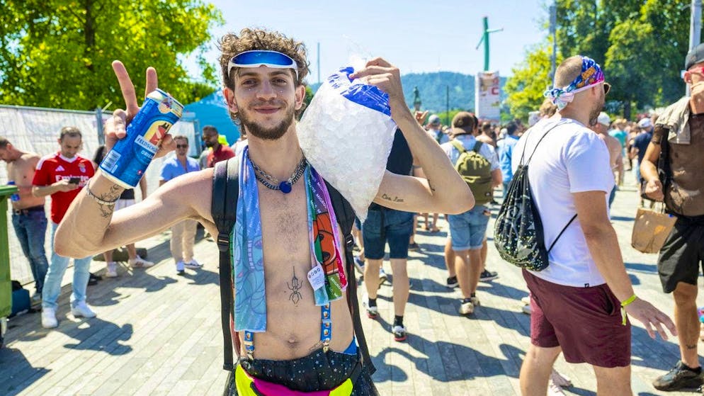 Lucky those who have cool drinks or even ice cubes at temperatures above 30 degrees.