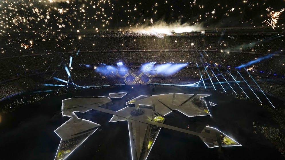 Ticker-Parigi 2024. La fiamma olimpica si è spenta, i Giochi sono finiti con una pomposa cerimonia di chiusura