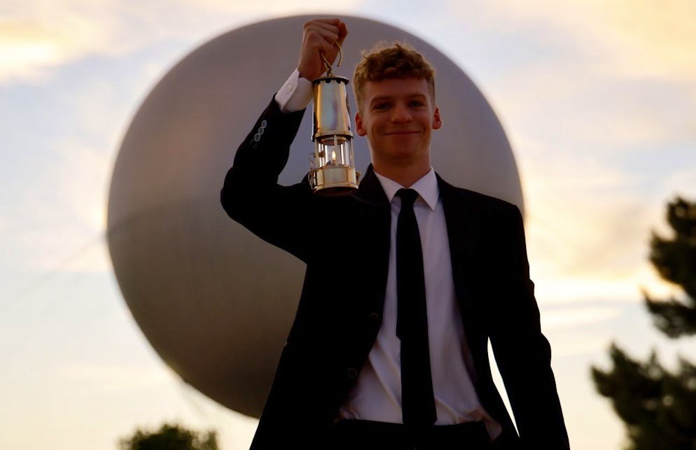 La cerimonia di chiusura di Parigi 2024 in immagini. Il nuotatore francese Leon Marchand.