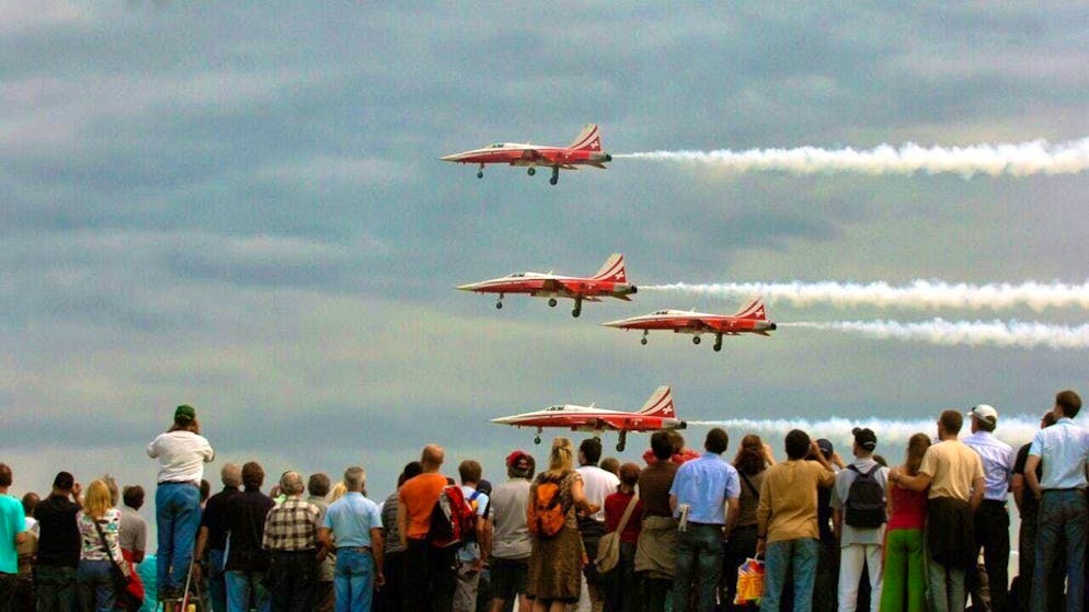 Patrouille Suisse was founded 60 years ago - Gallery. Performance at an air show in Emmen in September 2006 (archive photo)