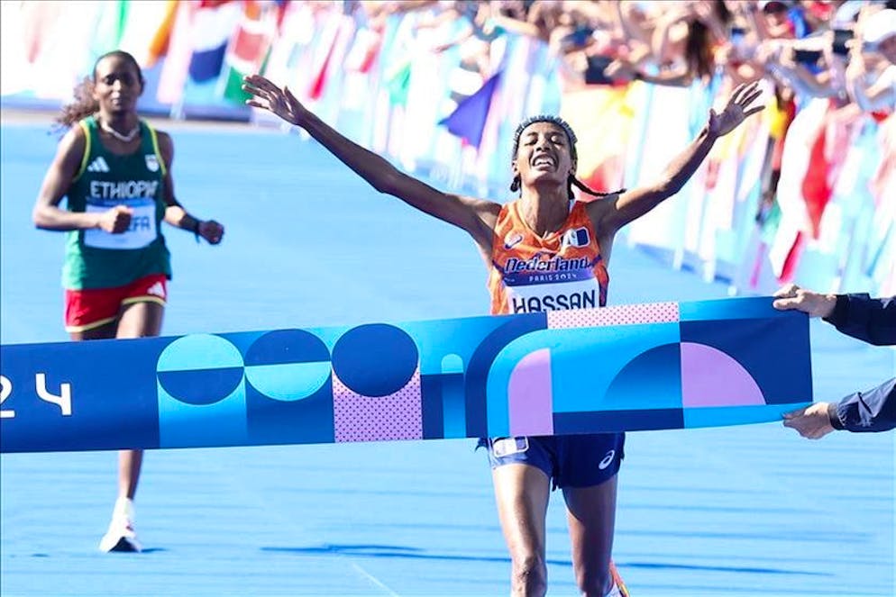 Sifan Hassan al traguardo.