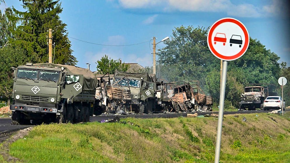 A Column of the Russian Army's Cargo Carriage, which was damaged during a Ukrainian attack. Photo: Anatoliy Zhdanov/Kommersant Publishing House/AP/dpa - ACHTUNG: Nur zur redaktionellen Verwendung und nur with full-ständiger Nennung des vostehenden Credits