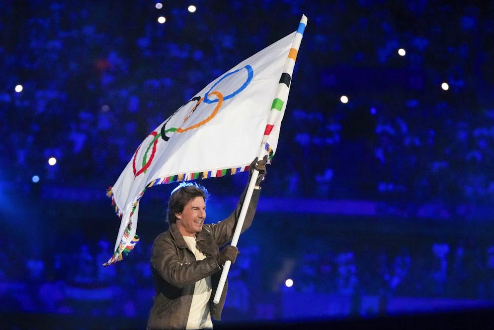 La cerimonia di chiusura di Parigi 2024 in immagini. Tom Cruise prende in consegna la bandiera olimpica...