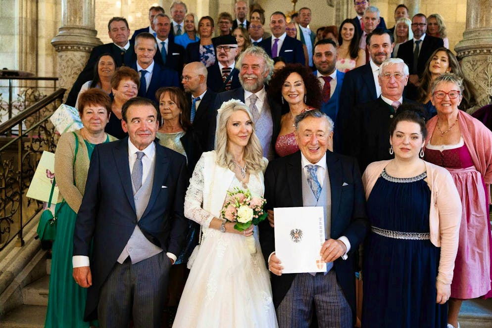 Viennese impresario Richard Lugner has died at the age of 91. And here's the souvenir photo: Entrepreneur Richard Lugner and Simone Reiländer stand at their wedding ceremony in Vienna City Hall.