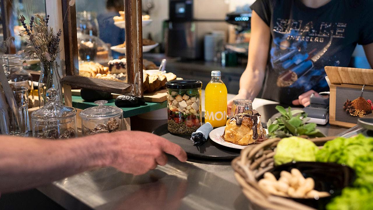 Economy. Postfinance consumption indicator down significantly in July