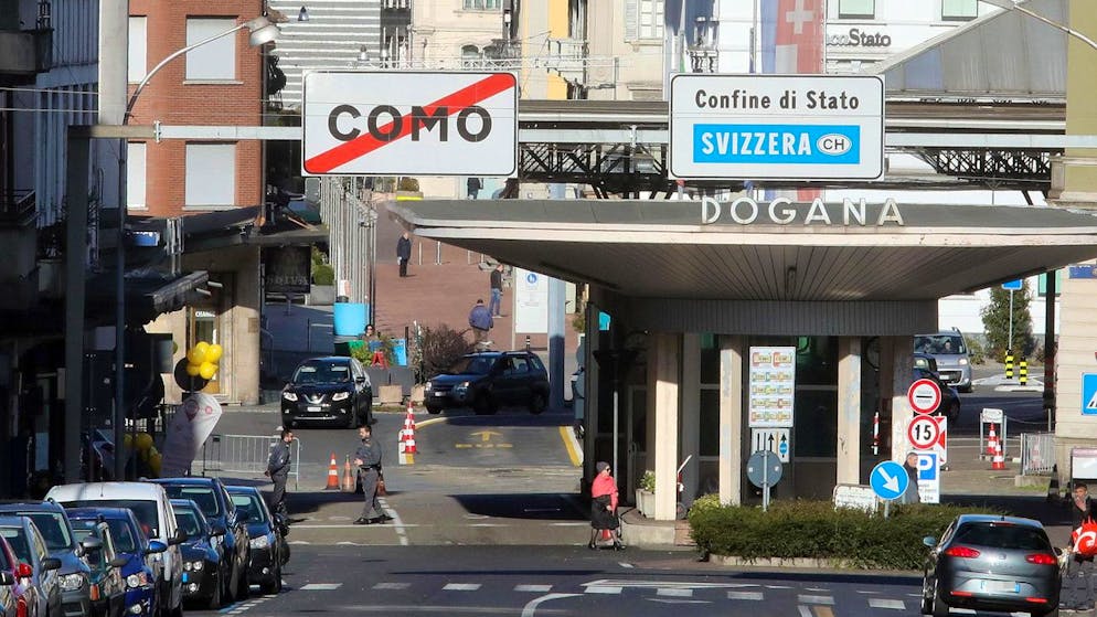 Per Zufall kontrolliert. Senior mit zehn Millionen in Checks am Zoll angehalten