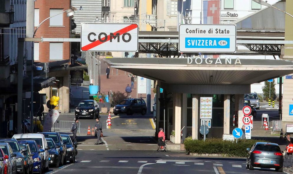 Ein Rentner wollte in Ponte Chiasso mit zehn Millionen in Checks in die Schweiz einreisen. (Archivbild)