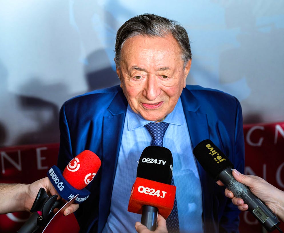 Richard Lugner ist tot – die Schlagzeile als Lebenselixier. Im Blitzlichtgewitter der Fotografen fühlte sich der Gesellschaftslöwe Richard Lugner besonders wohl. (Archivbild)