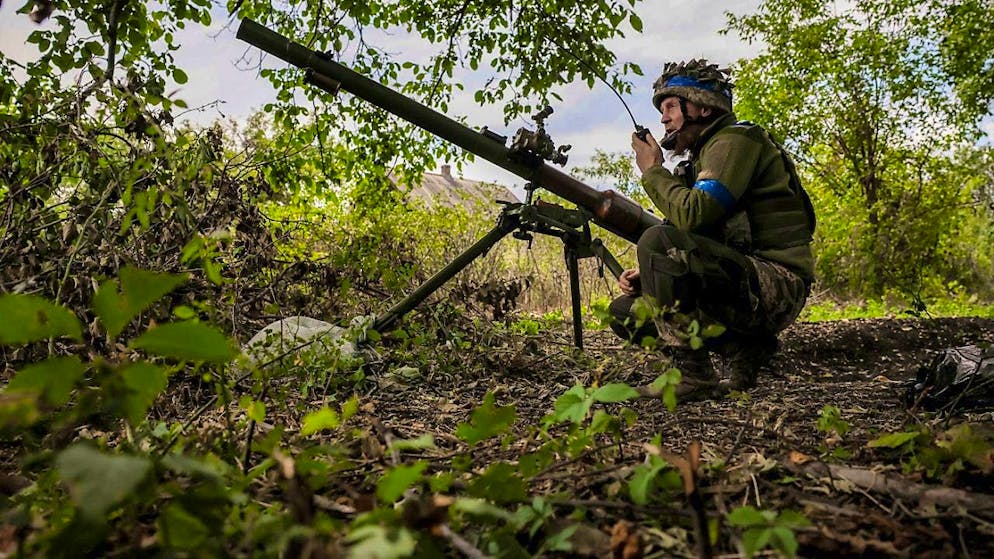 HANDOUT - A Ukrainian Sodat fires an SPG9 anti-tank grenade launcher at a Russian position. Photo: Oleg Petrasiuk/Press service of 24 Mechanized brigade/AP/dpa