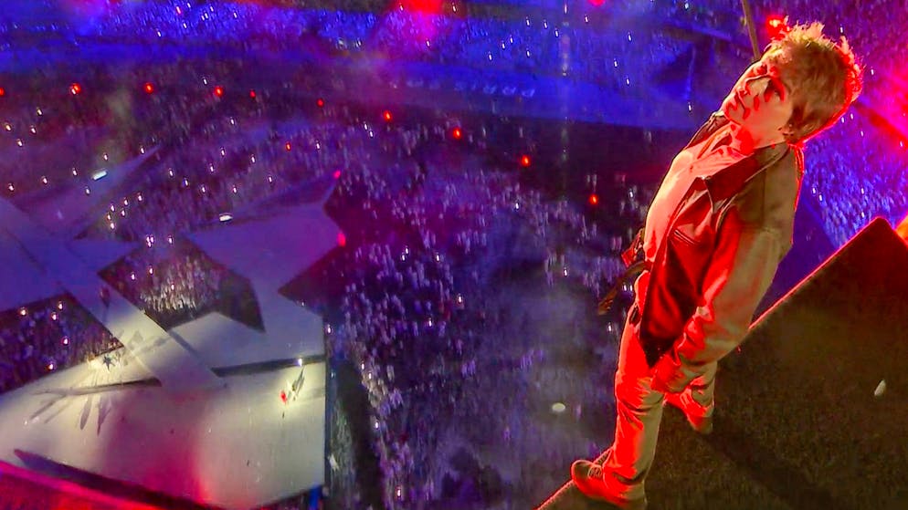 Ecco il video. Tom Cruise chiude le Olimpiadi di Parigi con una spettacolare acrobazia