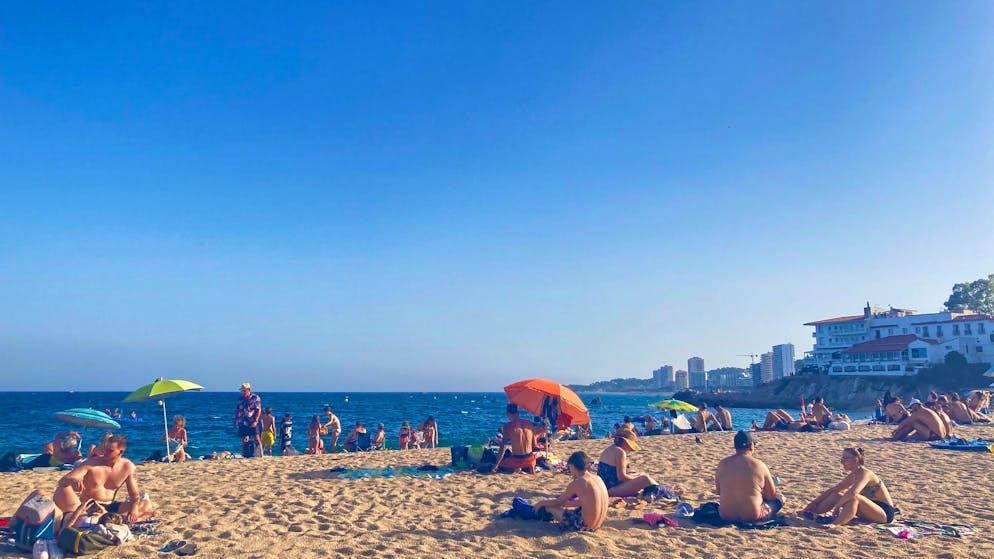 Nach Beschwerde der Anwohner. Spanischer Ferienort verbietet Zigaretten und laute Musik