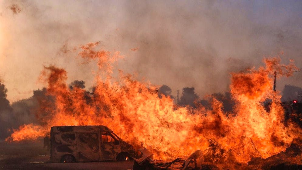 A forest fire has gotten out of control on the outskirts of the Greek capital Athens. Photo: Aggelos Barai/AP/dpa