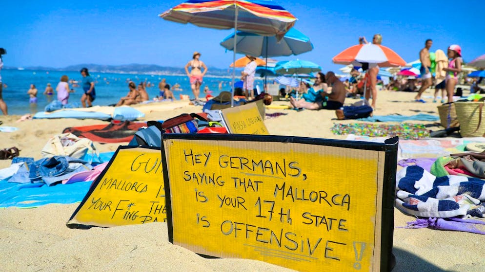 C'è sempre più tensione. A Maiorca spuntano graffiti preoccupanti: «Uccidi un turista»