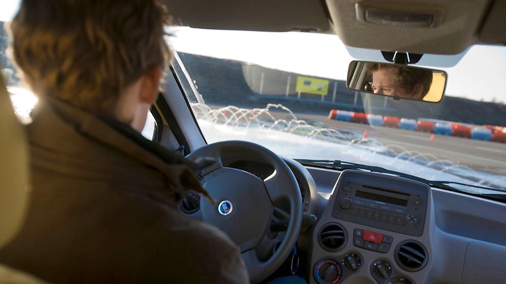 Die Führerprüfung wird in den beiden Basel ab dem 1. Oktober 2024 teurer. (Symbolbild)