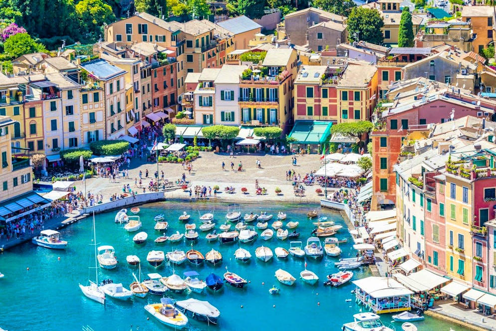 Anche i «ricchi e i belli» di Portofino soffrono il caldo.