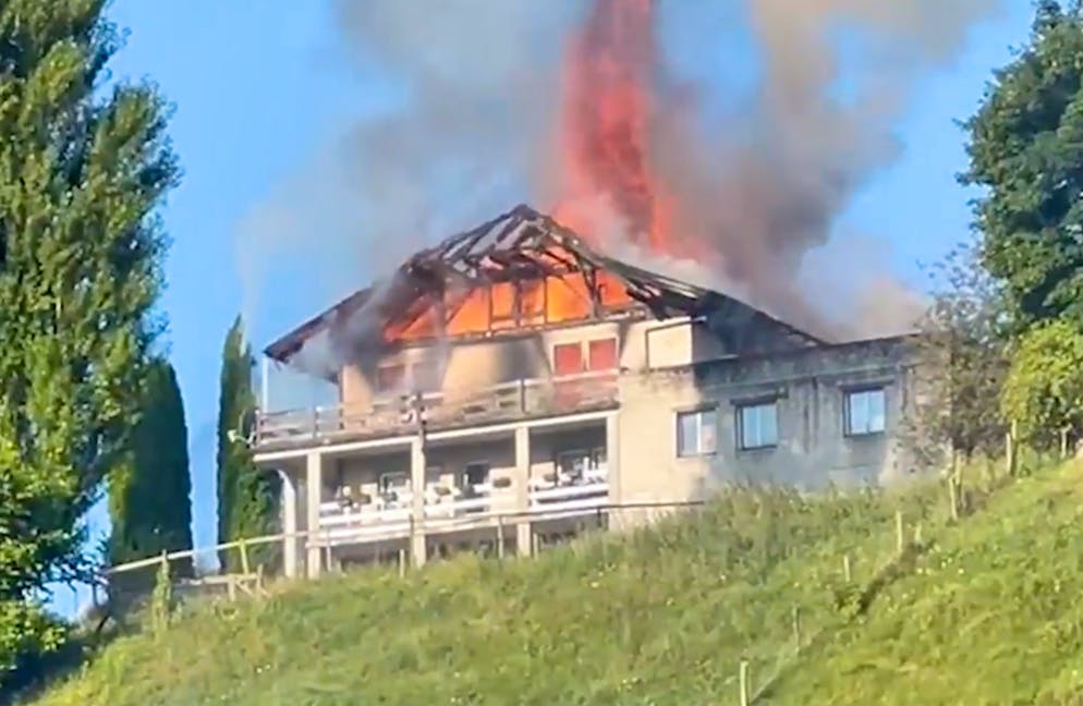 Beim Brand dieses Wohnhauses kam eine Seniorin ums Leben.
