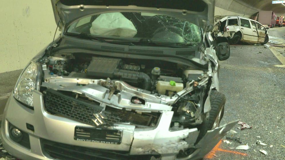 Serious accident on the Rickenstrasse. Another badly damaged vehicle.