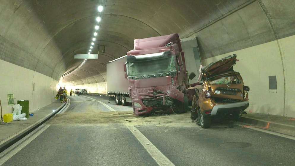 Serious accident on the Rickenstrasse. A vehicle was compressed to a fraction of its size.
