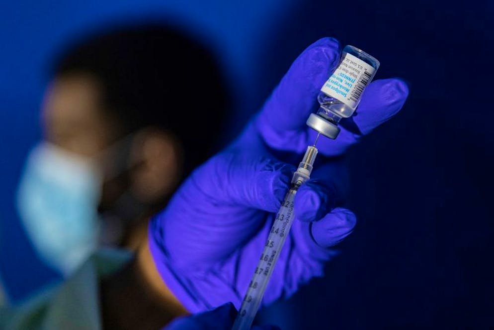 Der Impfstoff gegen das Pockenvirus schützt auch vor einer Infektion mit dem Mpox-Virus.